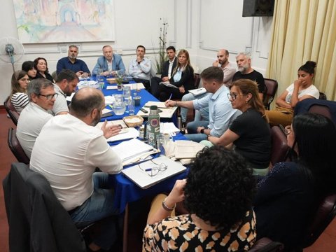 Accastello encabezó una reunión de trabajo con concejales de todos los bloques por presupuesto y tarifaria 2025