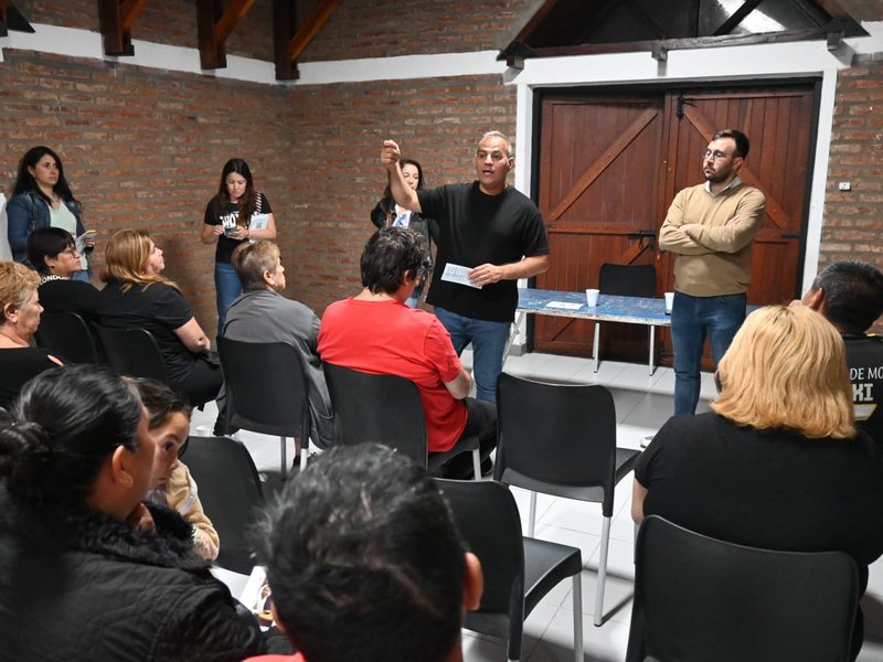 Vecinos participaron de reuniones informativas sobre beneficios habitacionales