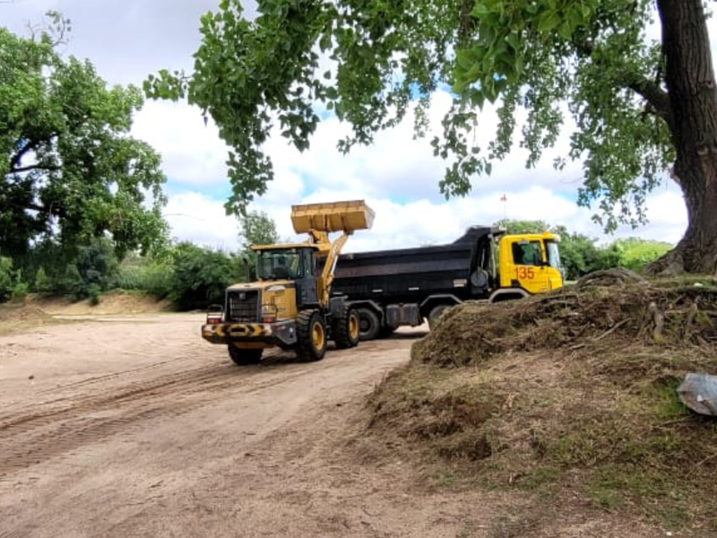 La municipalidad inició tareas de dragado sobre el Río Ctalamochita para optimizar su mantenimiento