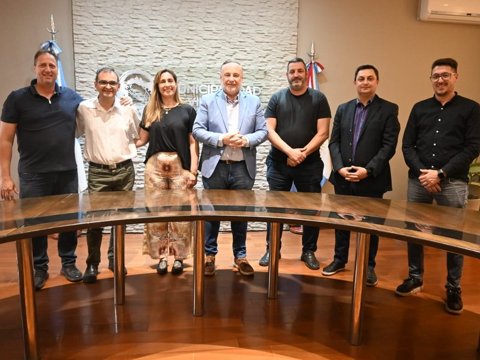 Accastello entregó aportes económicos a los clubes Sparta y Unión Central