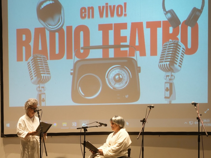 La Escuela de Artes Escénicas realizó una velada de danza y radioteatro