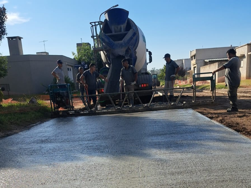 Plan de pavimentación en los barrios: Avanzan la obras de hormigonado en barrio Ramón Carrillo