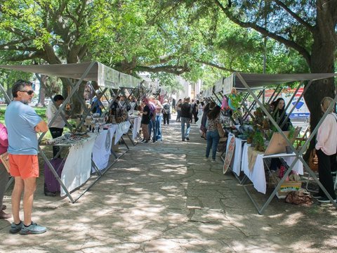 Villa María celebró la diversidad con feria inclusiva en Plaza San Martín