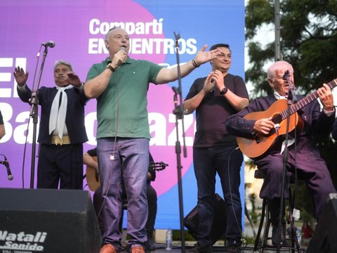 “El Balconazo” fusionó música y danza para dar inicio al Recorrido Peñero 2025