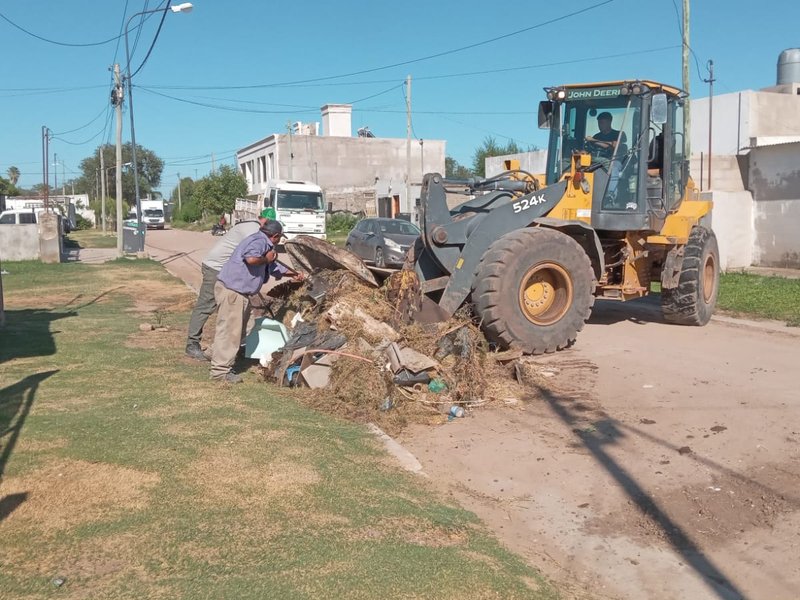 El municipio realiza tareas intensivas de limpieza y mantenimiento en barrio Roque Sáenz Peña