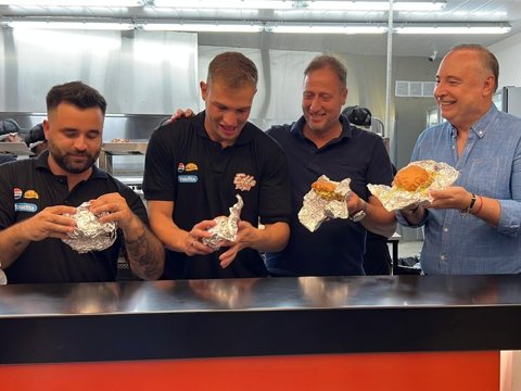 El intendente Accastello participó de la inauguración de un espacio gastronómico que genera 30 puestos de trabajo