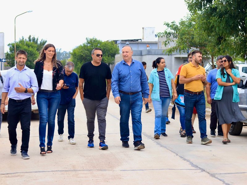 Accastello habilitó la obra de pavimentación de las calles principales de barrio Ramón Carrillo