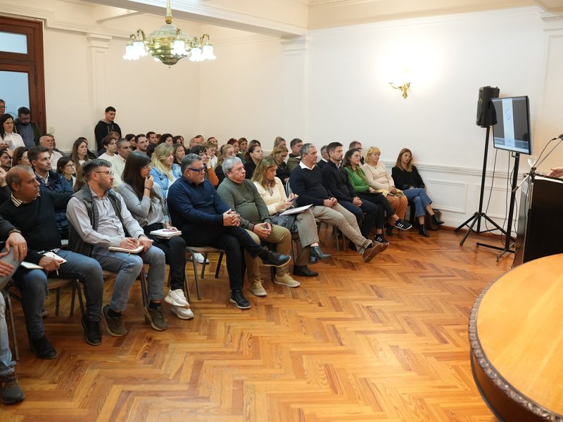 El municipio ejecutará el “Plan 400 Cuadras de Pavimento” en 18 barrios