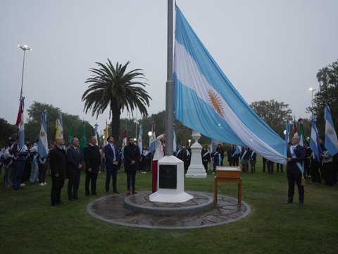Villa María conmemoró el 215º aniversario de la Revolución de Mayo con un emotivo acto en Plaza Independencia
