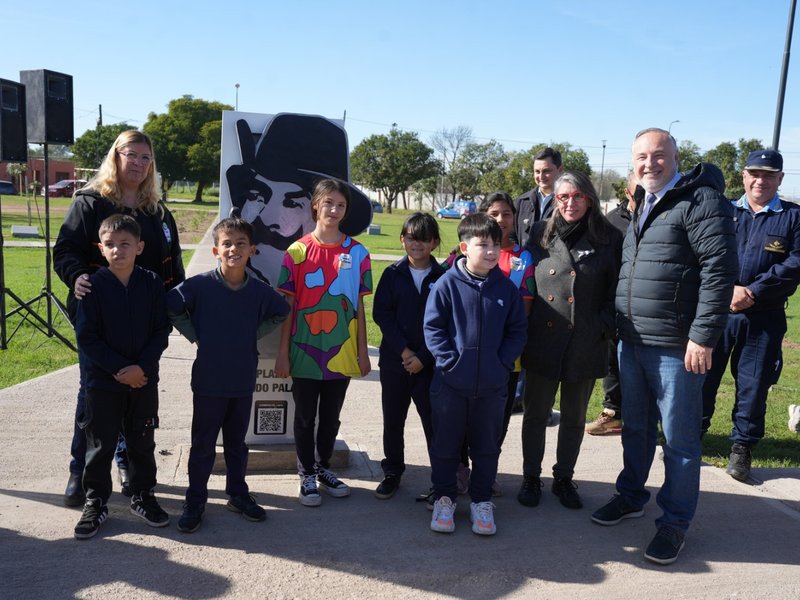 Accastello inauguró la plaza “Alfredo Palacios” en barrio Carlos Pellegrini