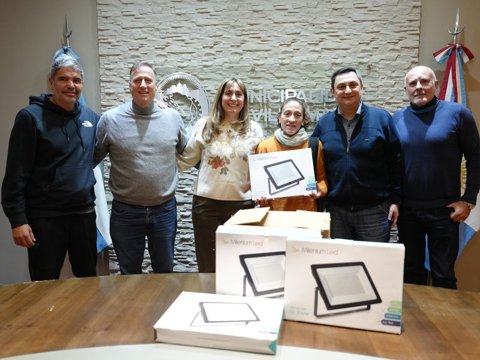 El municipio entregó aportes económicos a clubes y deportistas de la ciudad