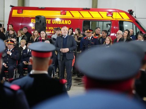 Accastello acompañó la celebración por el 74° aniversario del cuartel de Bomberos Voluntarios de la ciudad