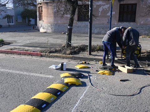 El municipio instala reductores de velocidad y cámaras de seguridad en puntos estratégicos