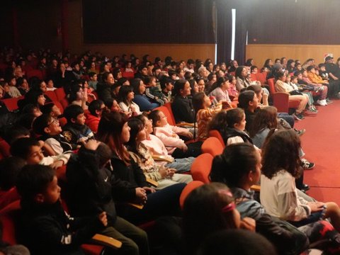 Vacaciones de invierno: niños de la ciudad y la región disfrutaron de la obra “Serenatas Embichadas” en el Teatro Verdi