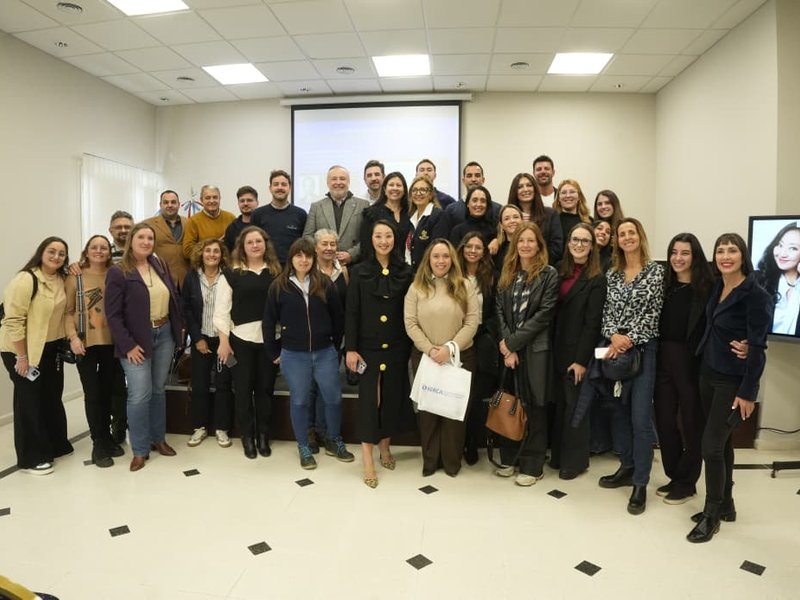 El intendente Accastello participó de la charla de Rebeca Hwang sobre <b>Inteligencia Artificial</b> ... thumbnail