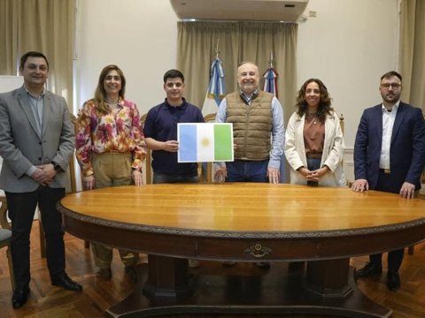 Accastello se reunió con el creador de la flamante bandera de Villa María