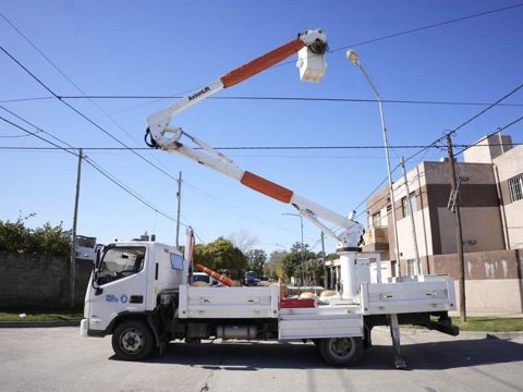 Con la colocación de más de 70 luces led, avanza la segunda etapa de modernización de alumbrado en barrio Industrial