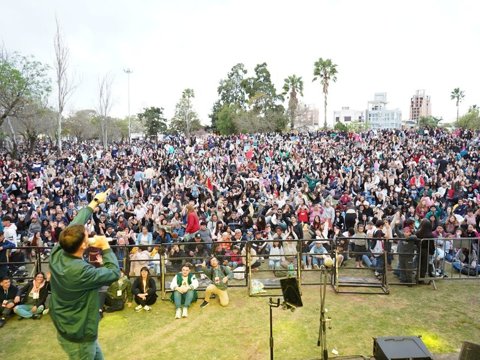 El festival "Primavera Live" reunió a una multitud en la costanera