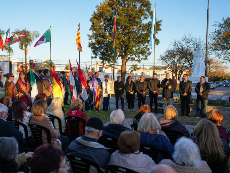 Día del Inmigrante: el municipio inauguró la Arboleda de las Colectividades en barrio Santa Ana