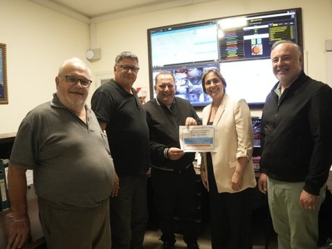 El intendente Accastello y la legisladora Navarro Alegre entregaron aporte económico a Bomberos Voluntarios