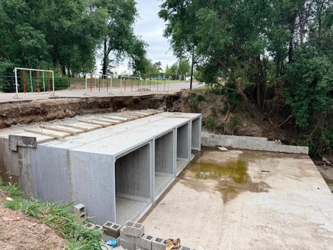 Avanza la obra del nuevo desagüe pluvial sobre costanera