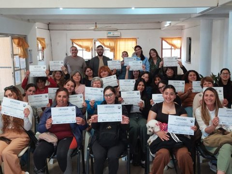 Generación de empleo: más de 50 vecinos se capacitaron en peluquería canina