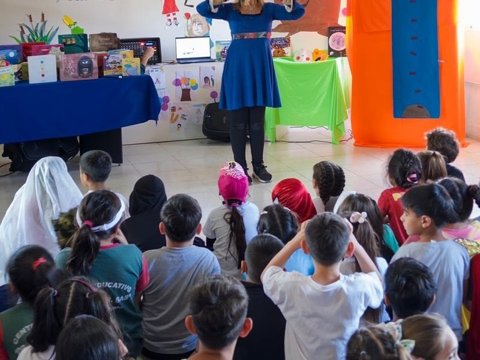 Mas de 350 niños y niñas disfrutaron de cuentos, humor y lectura junto a la escritora Verónica Álvarez Rivera