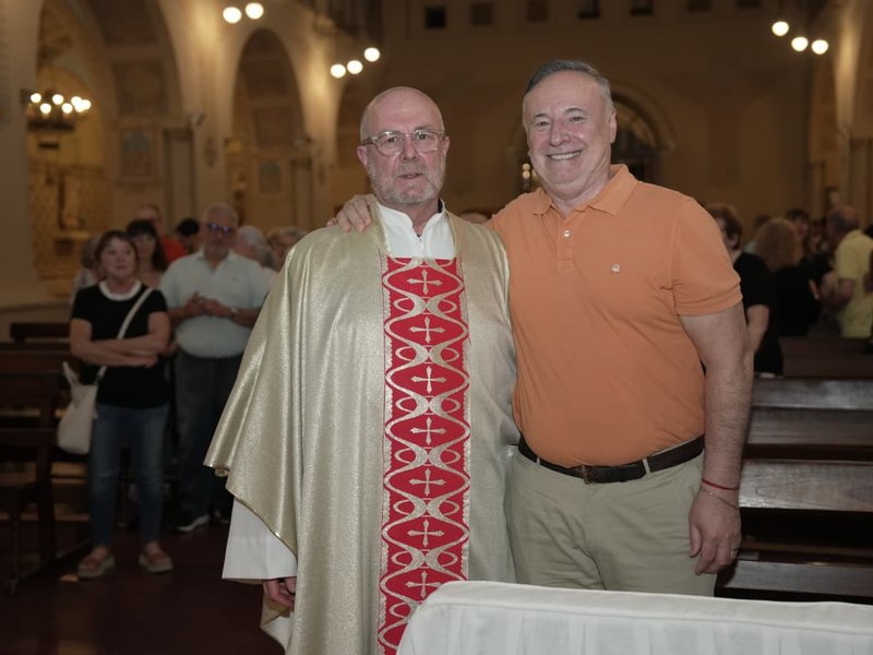 El intendente Accastello participó de la misa por los 40 años de sacerdote de Pedro Lucchese