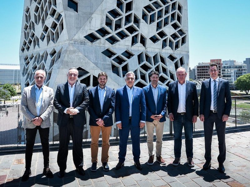 Accastello junto a Llaryora formalizaron la radicación de Mercado Libre en Villa María