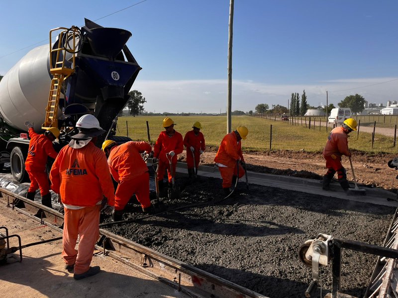Continúa la pavimentación en Avenida Savio