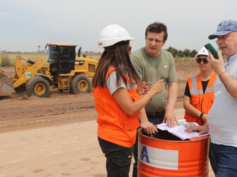 El intendente Accastello supervisó la obra de la autovía de ingreso por Ruta 158 que conectará la autopista con el Bulevar Argentino