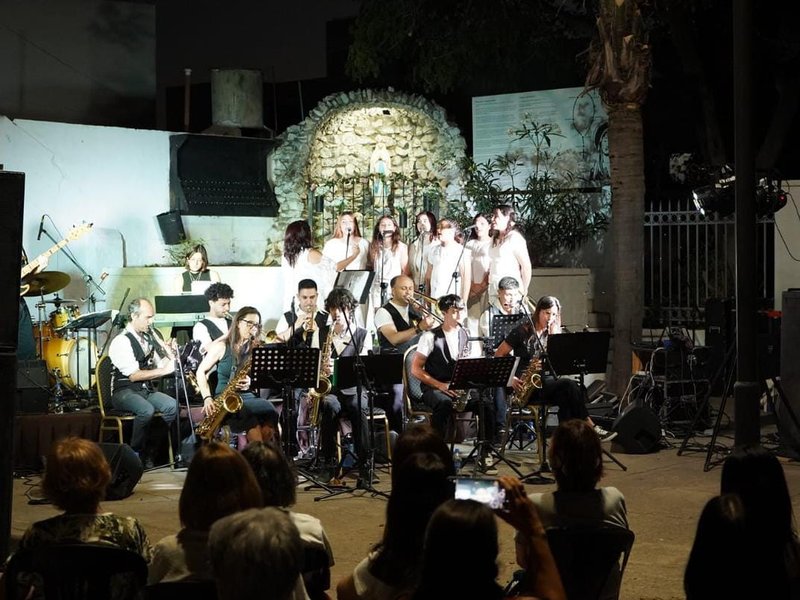Con villancicos y canciones alusivas comenzó “Navidad en Villa María” en la parroquia Nuestra Señora de Lourdes