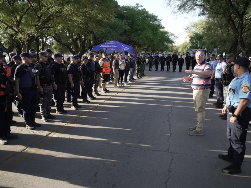 Más de 100 policías participaron de un operativo de seguridad