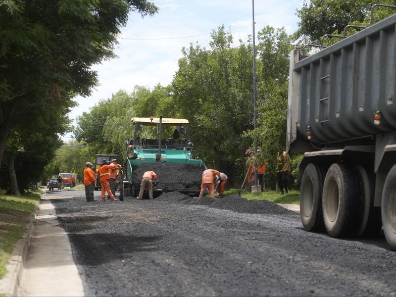 Continúa la pavimentación en barrio Vista Verde