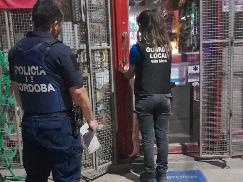 La municipalidad clausuró dos kioscos por venta de bebidas alcohólicas fuera de horario y detectó diez casos de alcoholemia positiva en controles viales