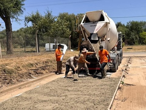 Se pavimenta la calle Congreso para optimizar el acceso al Mercado de Abasto y mejorar la calidad de vida de los vecinos del sector