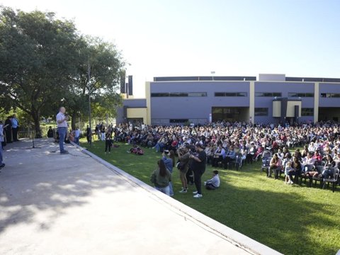 Más de tres mil estudiantes recibieron sus kits escolares para iniciar el Ciclo Lectivo 2026