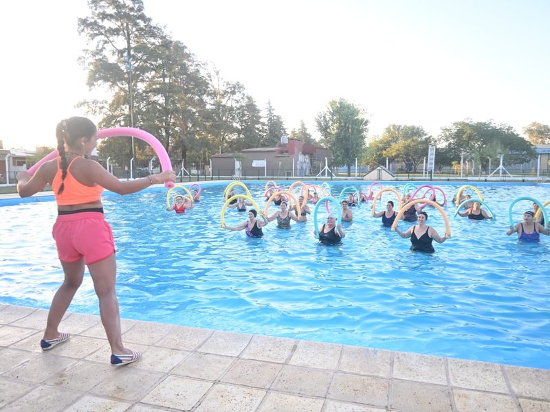 Verano con Ritmo: finalizó el programa para personas mayores en la pileta “Eva Perón”
