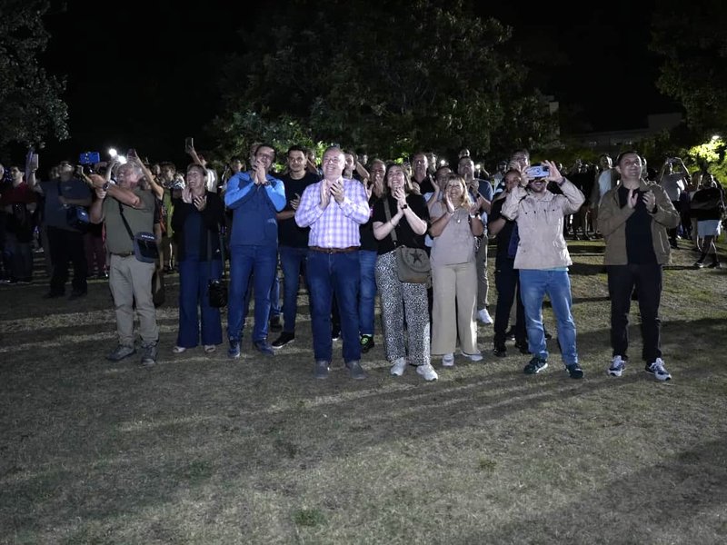 El Anfiteatro Municipal inauguró nueva iluminación ornamental externa