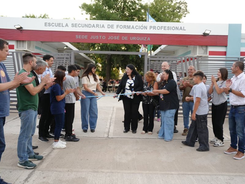 El intendente Accastello inauguró el Ciclo Lectivo 2026 y presentó obras de ampliación en la nueva escuela secundaria “Justo José de Urquiza” de barrio Mariano Moreno