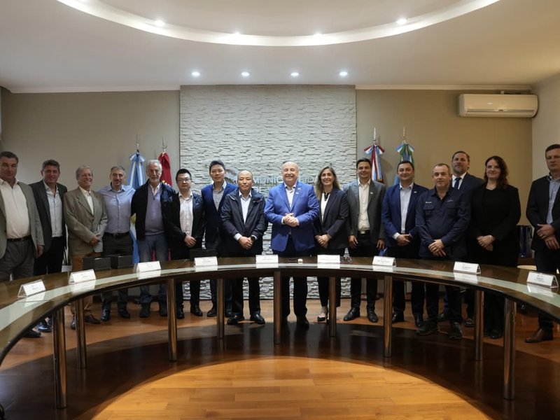 Accastello y directivos de la firma china "Fufeng Group" recorrieron el Parque Industrial y distintas instituciones de Villa María