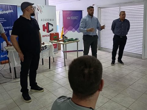 Capacitación para el trabajo: el municipio brindará un curso sobre conexiones básicas de agua y cloacas