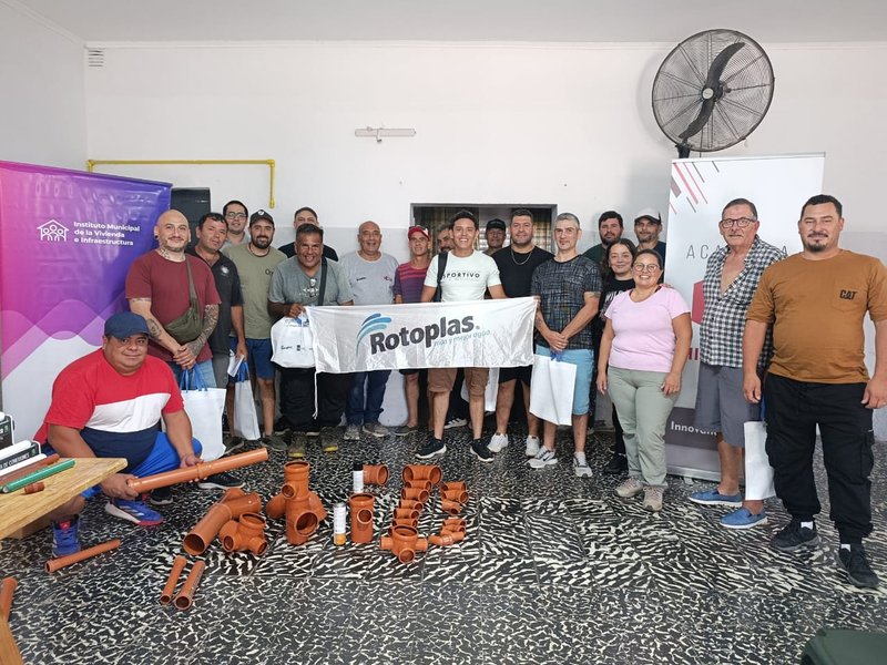 Empleo: el Municipio brindó un curso sobre conexiones básicas de agua y cloacas