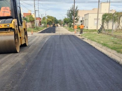 Se pavimentaron cuatro cuadras del calle América en barrio San Juan Bautista