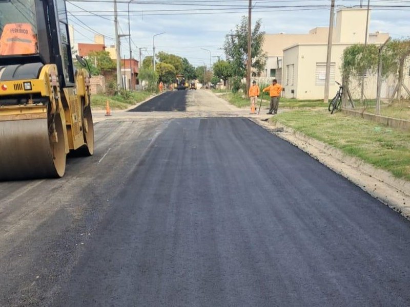 Se pavimentaron cuatro cuadras del calle América en barrio San Juan Bautista