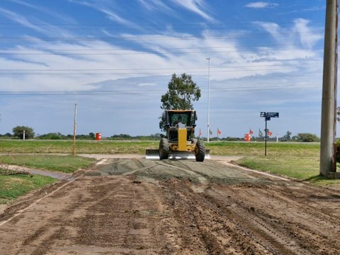 La municipalidad intensifica tareas de mejoramiento de calles de tierra en distintos barrios