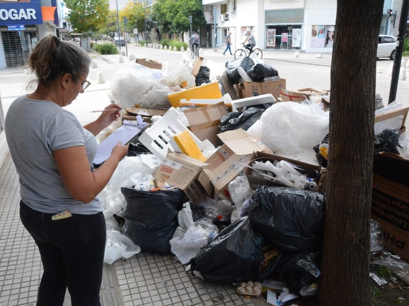 El municipio constató arrojo de residuos en la vía pública y avanzará con las sanciones correspondientes