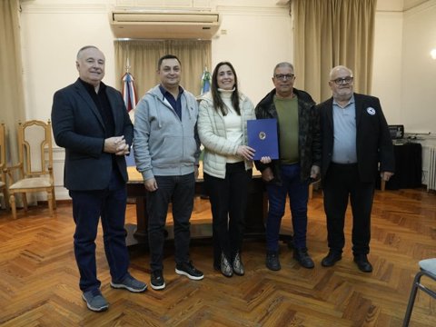 Se entregó un aporte económico a Bomberos Voluntarios