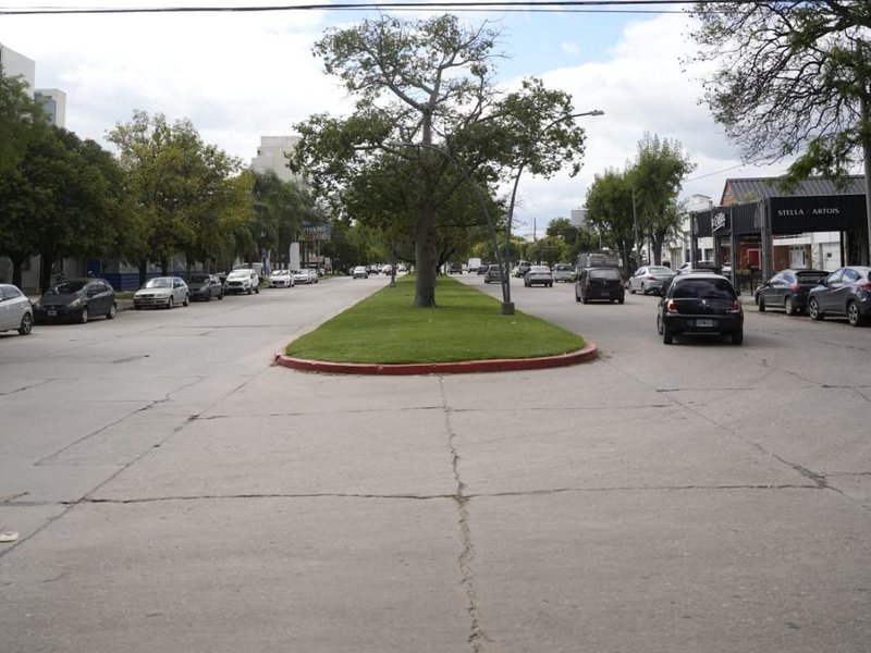 Se pone en marcha un plan integral de bacheo en bulevares Sarmiento y Vélez Sarsfield