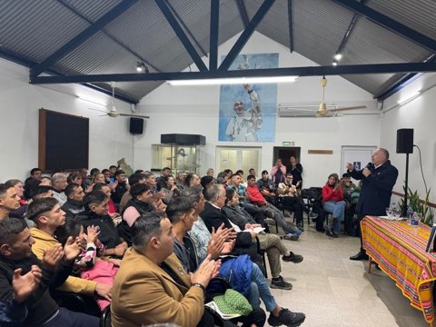 Se presentó el libro "Nadie se salva solo" en el centro "Papa Francisco"